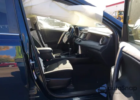 2017 Toyota Rav4 Le z USA, uszkodzony, nr VIN JTMBFREV4HJ169234